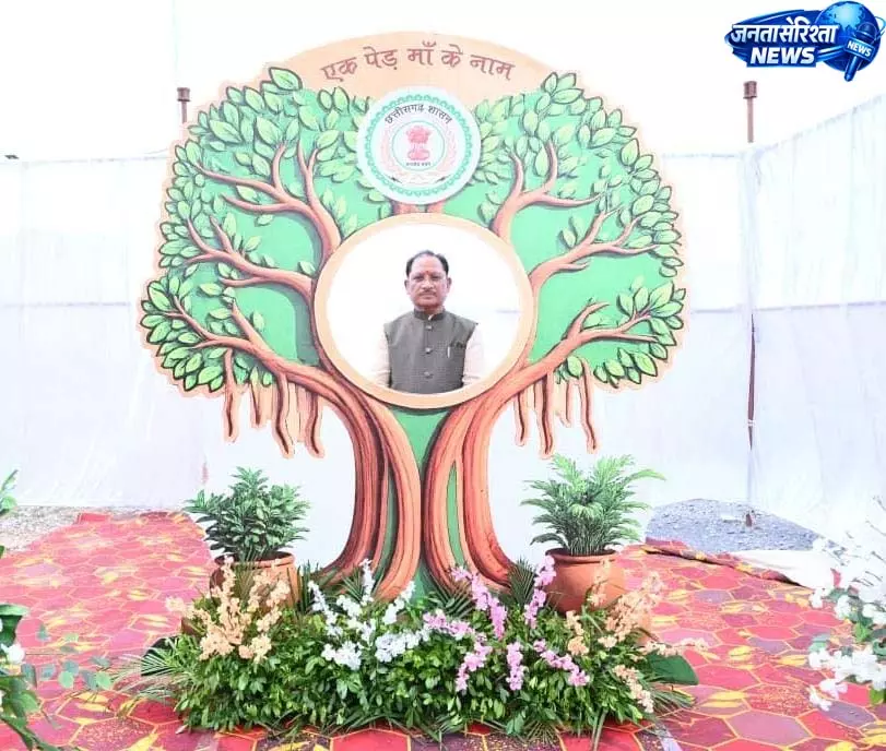 मुख्यमंत्री विष्णुदेव साय और विधानसभा अध्यक्ष डॉ. रमन सिंह ने लगाया रुद्राक्ष का पौधा मुख्यमंत्री विष्णुदेव साय और विधानसभा अध्यक्ष डॉ. रमन सिंह ने लगाया रुद्राक्ष का पौधा