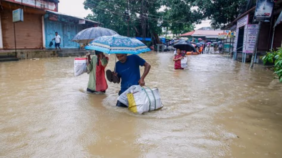 Tripura में आफत की बारिश: अगरतला डूबा, मौसम विभाग का ऑरेंज अलर्ट जारी Tripura में आफत की बारिश: अगरतला डूबा, मौसम विभाग का ऑरेंज अलर्ट जारी