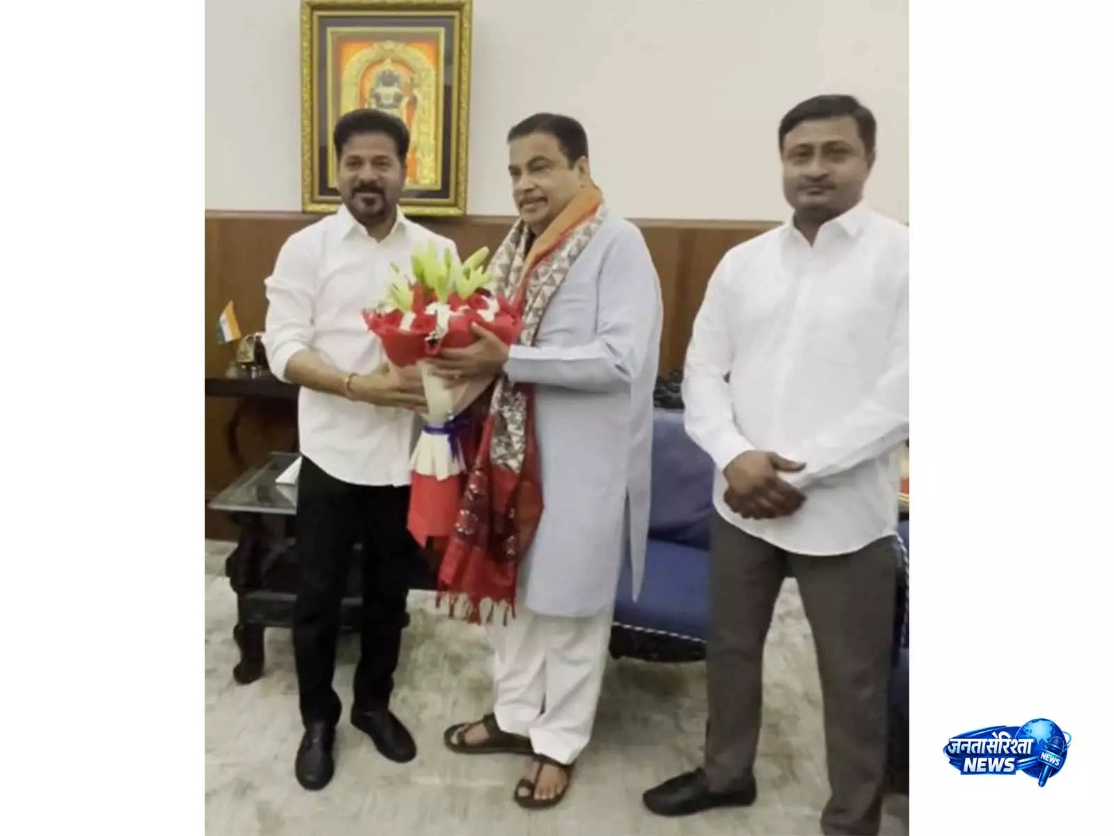 CM रेड्डी ने नितिन गडकरी से की मुलाकात, रीजनल रिंग रोड के उत्तरी हिस्से के लिए मांगी केंद्र की मंजूरी CM रेड्डी ने नितिन गडकरी से की मुलाकात, रीजनल रिंग रोड के उत्तरी हिस्से के लिए मांगी केंद्र की मंजूरी