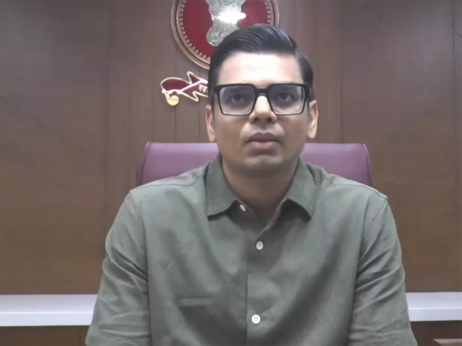 अंबाजी मंदिर दान चोरी मामला: बनासकांठा कलेक्टर बोले, 2 महीने पुराना CCTV फुटेज, तीन गिरफ्तार अंबाजी मंदिर दान चोरी मामला: बनासकांठा कलेक्टर बोले, 2 महीने पुराना CCTV फुटेज, तीन गिरफ्तार