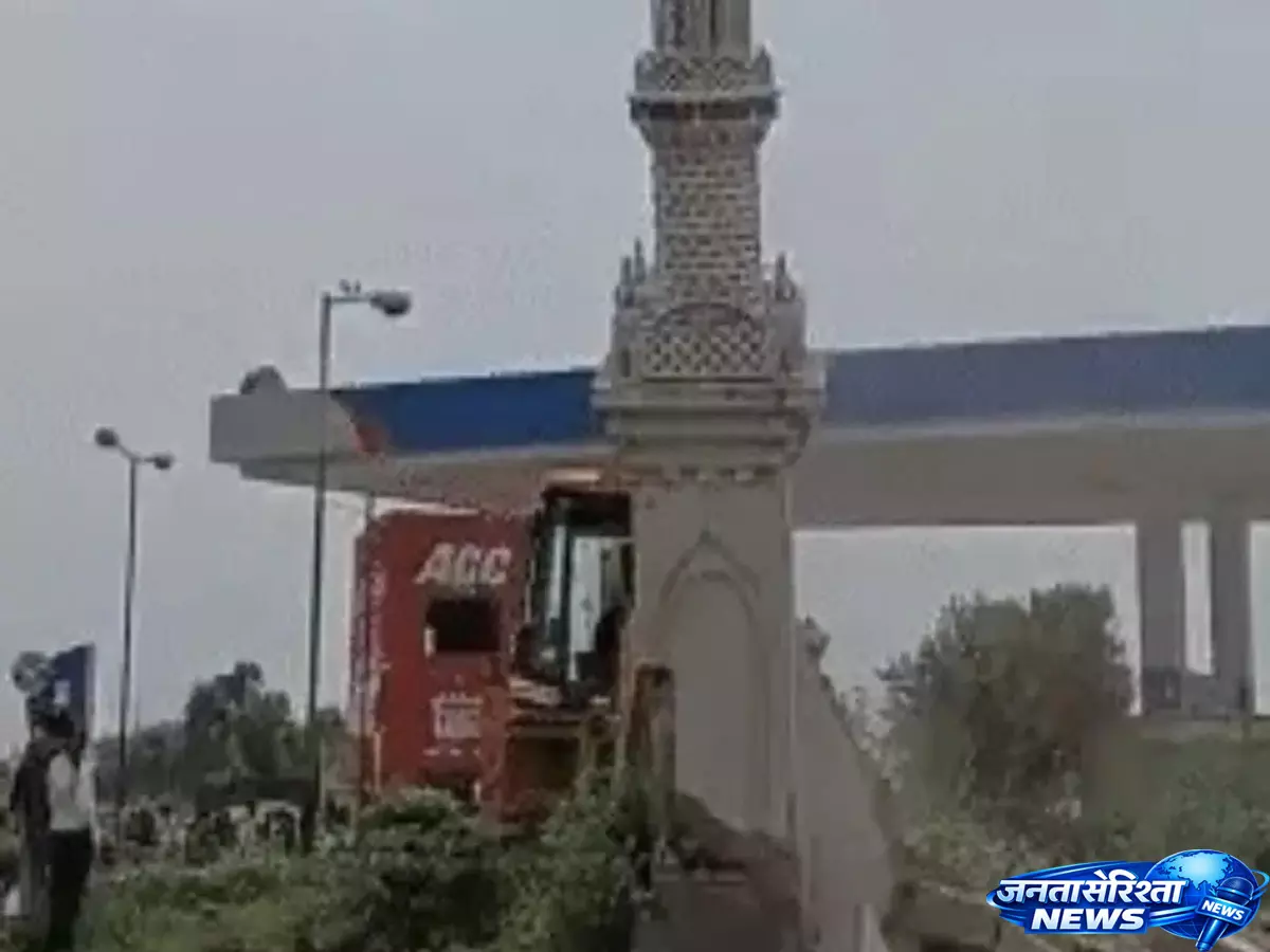 Illegal construction, के खिलाफ संभल प्रशासन सख्त, ईदगाह-मस्जिद समेत दो मकान ध्वस्त Illegal construction, के खिलाफ संभल प्रशासन सख्त, ईदगाह-मस्जिद समेत दो मकान ध्वस्त