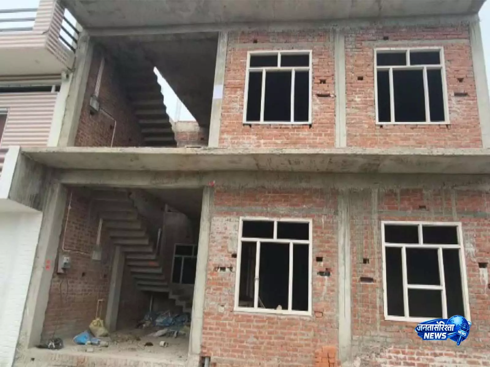 राम मंदिर चोरी मामले के आरोपी लवकुश मिश्रा के नए बने मकान पर नोटिस चस्पा, सीलिंग की चेतावनी राम मंदिर चोरी मामले के आरोपी लवकुश मिश्रा के नए बने मकान पर नोटिस चस्पा, सीलिंग की चेतावनी