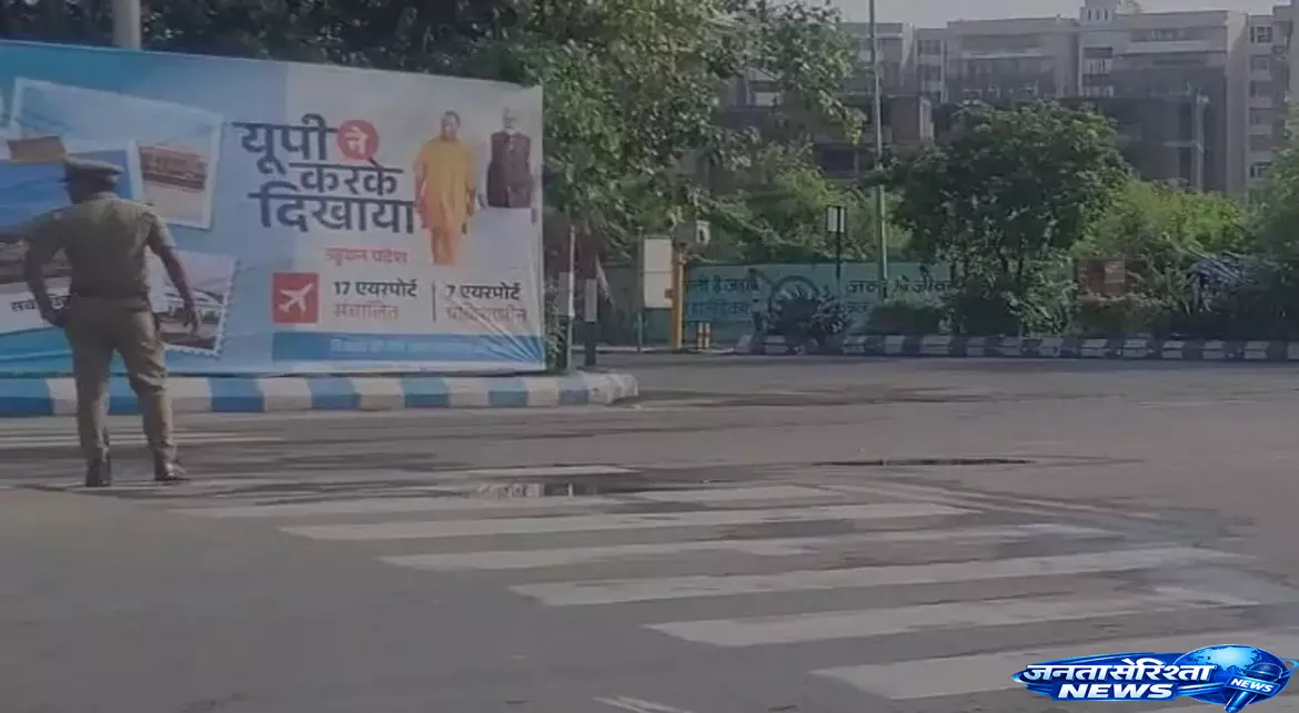 Hindon एयरबेस से दिल्ली पहुंचे सीएम योगी, अमित शाह के साथ बैठक की संभावना Hindon एयरबेस से दिल्ली पहुंचे सीएम योगी, अमित शाह के साथ बैठक की संभावना