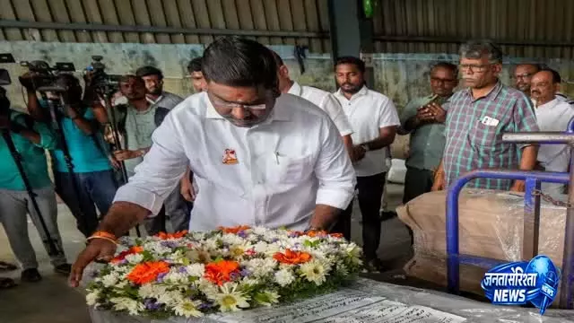 वियतनाम नाव हादसा: लावा मोबाइल ने मृतकों के 15 परिवारों को 25-25 लाख रुपये राहत देने का किया ऐलान वियतनाम नाव हादसा: लावा मोबाइल ने मृतकों के 15 परिवारों को 25-25 लाख रुपये राहत देने का किया ऐलान
