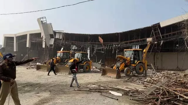 फरीदाबाद में चलेगा बुलडोजर, अवैध कब्जे हटाने की तैयारी तेज फरीदाबाद में चलेगा बुलडोजर, अवैध कब्जे हटाने की तैयारी तेज
