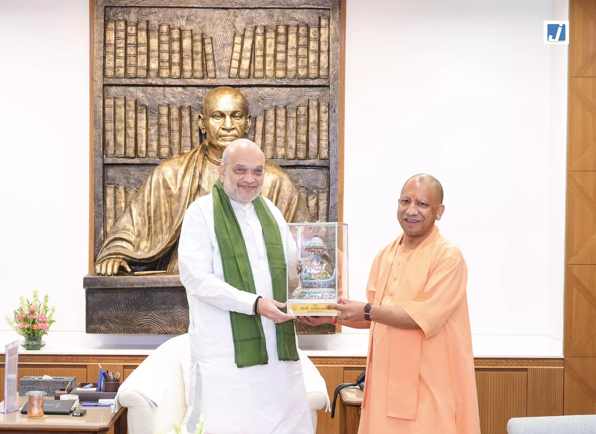सीएम योगी ने केंद्रीय गृह मंत्री अमित शाह से की शिष्टाचार मुलाकात सीएम योगी ने केंद्रीय गृह मंत्री अमित शाह से की शिष्टाचार मुलाकात