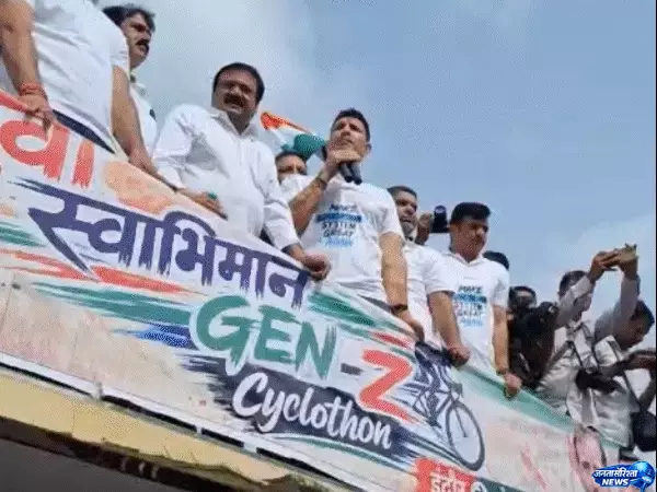 India के सामने 259 रन का लक्ष्य, अक्षर पटेल ने इंग्लैंड की तोड़ी कमर India के सामने 259 रन का लक्ष्य, अक्षर पटेल ने इंग्लैंड की तोड़ी कमर