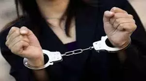 Nainital: भवाली यौन शोषण मामले में पहली शिकायतकर्ता पुलिस रिमांड पर भेजी गई Nainital: भवाली यौन शोषण मामले में पहली शिकायतकर्ता पुलिस रिमांड पर भेजी गई