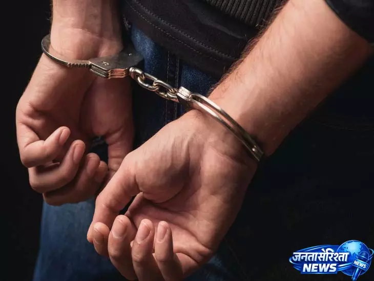 राहगीर से मारपीट कर चांदी की चेन और अंगूठी की लूट, 3 गिरफ्तार राहगीर से मारपीट कर चांदी की चेन और अंगूठी की लूट, 3 गिरफ्तार