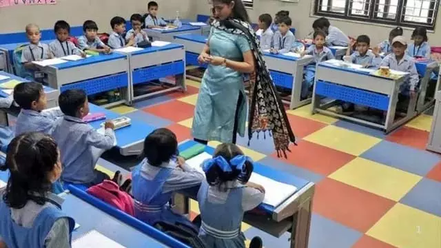 घर बैठे पैरेंट्स कर सकेंगे बच्चों की निगरानी, MCD का डिजिटल कदम घर बैठे पैरेंट्स कर सकेंगे बच्चों की निगरानी, MCD का डिजिटल कदम