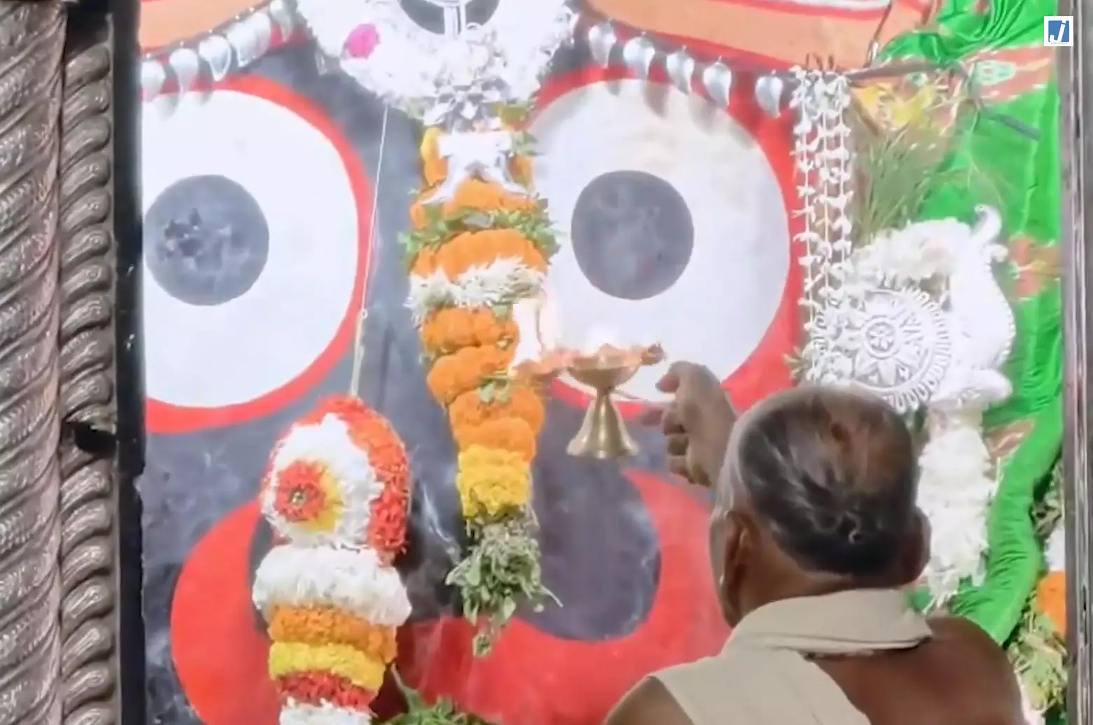 नवयौवन दर्शन के बाद पुरी में पहली पतितपावन संध्या आरती, श्रद्धालुओं ने किए दिव्य दर्शन नवयौवन दर्शन के बाद पुरी में पहली पतितपावन संध्या आरती, श्रद्धालुओं ने किए दिव्य दर्शन