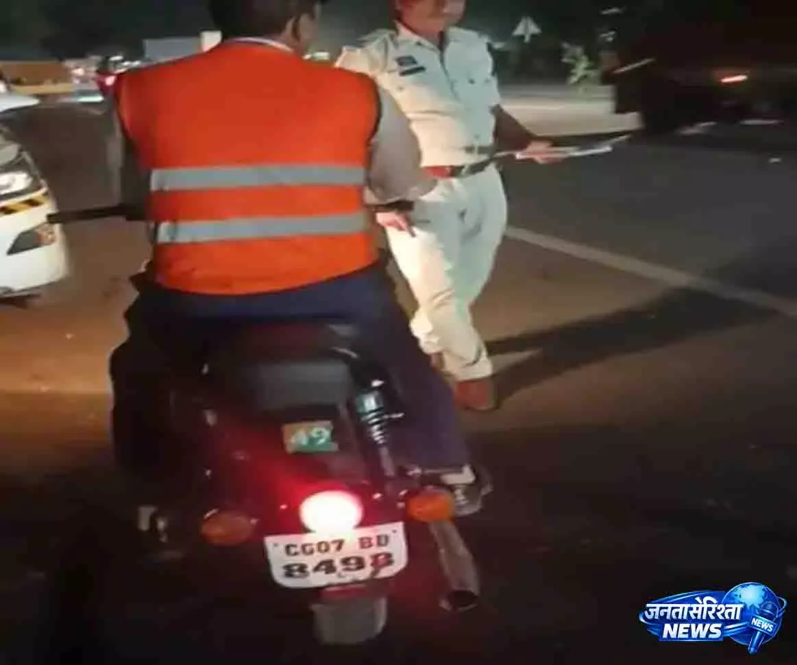 दुर्ग में मॉडिफाइड साइलेंसर वाली बुलेट पर कार्रवाई, 5 हजार का चालान