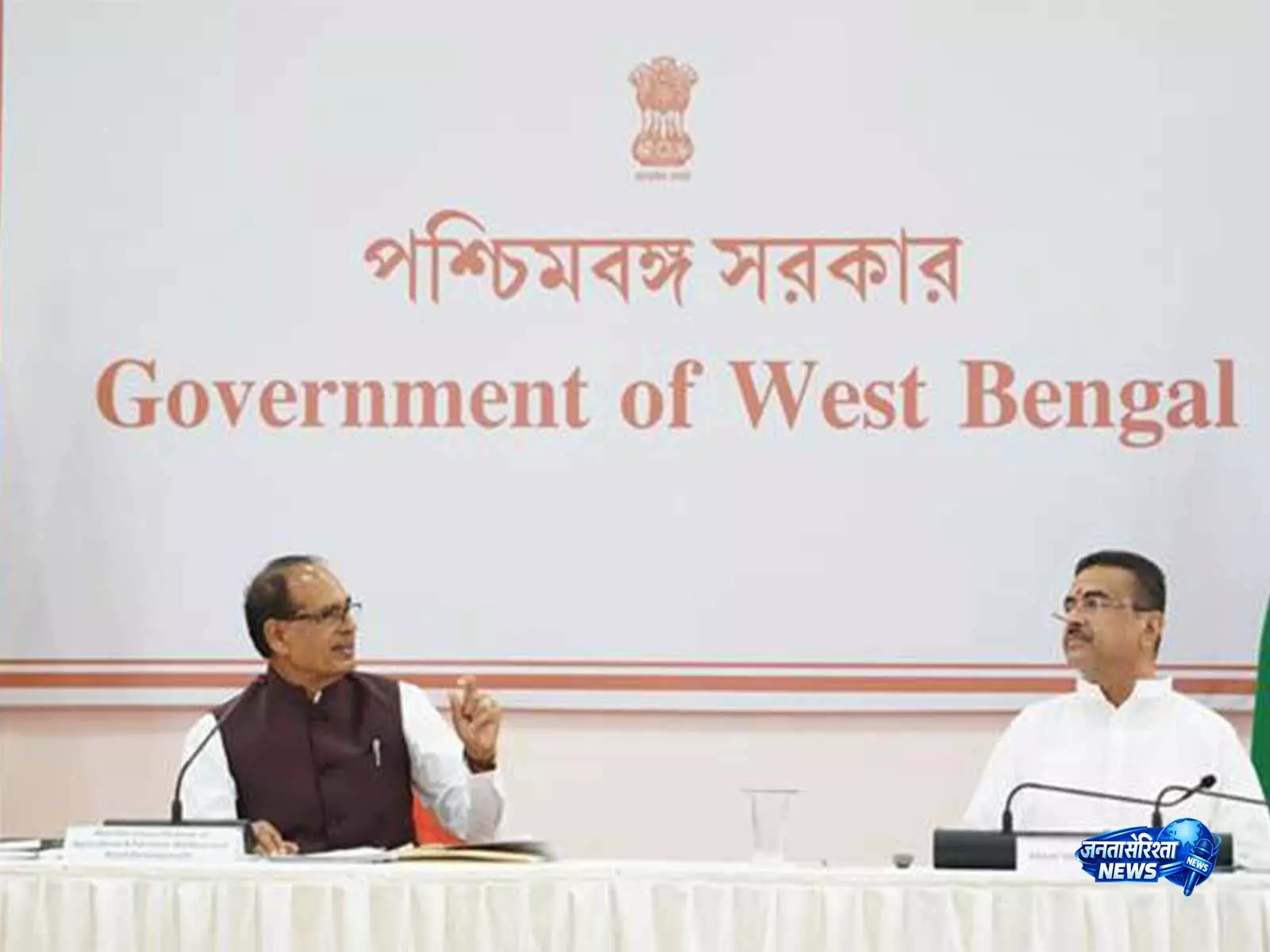 केंद्रीय मंत्री ने CM और राज्य मंत्रियों के साथ की चर्चा केंद्रीय मंत्री ने CM और राज्य मंत्रियों के साथ की चर्चा