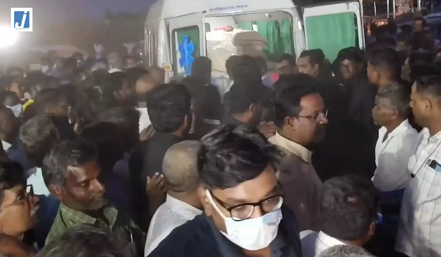 विदेश से लौटा बेटे का पार्थिव शरीर, गांव में पसरा मातम विदेश से लौटा बेटे का पार्थिव शरीर, गांव में पसरा मातम