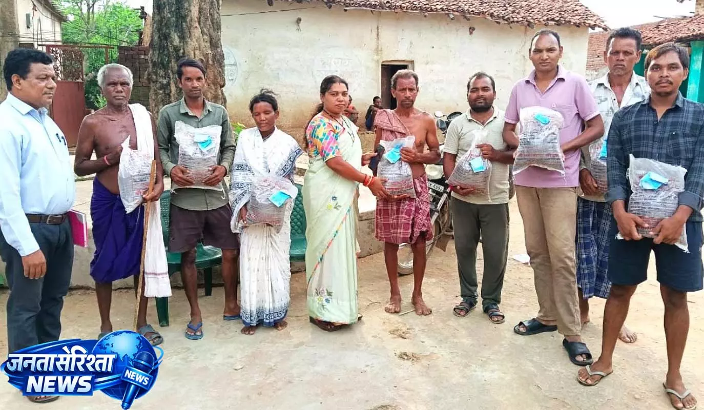 खरीफ सीजन में फसल विविधीकरण को बढ़ावा देने किसानों को वितरित किए गए उड़द बीज खरीफ सीजन में फसल विविधीकरण को बढ़ावा देने किसानों को वितरित किए गए उड़द बीज