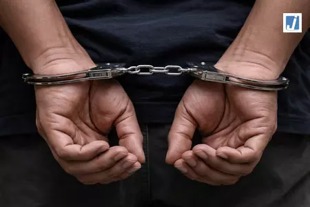 बंगाल: 14 लाख रुपए की कीमत की चांदी की सिल्लियों के साथ शख्स गिरफ्तार बंगाल: 14 लाख रुपए की कीमत की चांदी की सिल्लियों के साथ शख्स गिरफ्तार