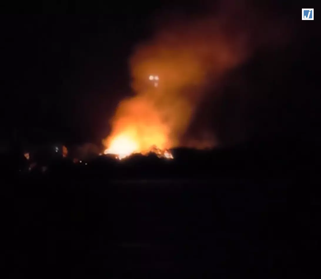 FIRE VIDEO : अंजारले तारे जेट्टी पर भीषण आग FIRE VIDEO : अंजारले तारे जेट्टी पर भीषण आग