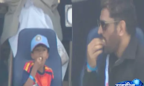 IND vs ENG: एजबेस्टन में स्टैंड से एमएस धोनी ने बच्चे से मांगा पॉपकॉर्न, वीडियो हुआ वायरल IND vs ENG: एजबेस्टन में स्टैंड से एमएस धोनी ने बच्चे से मांगा पॉपकॉर्न, वीडियो हुआ वायरल