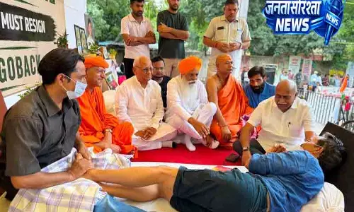 Delhi वांगचुक की तबीयत नाजुक, चारुनी ने दी चेतावनी Delhi वांगचुक की तबीयत नाजुक, चारुनी ने दी चेतावनी