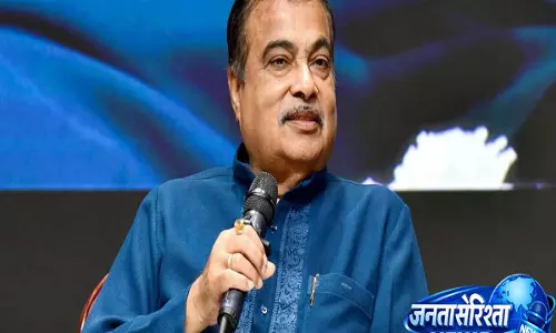 E20 पेट्रोल को लेकर भ्रामक आरोप पड़े भारी, 4 इंफ्लुएंसर्स पर कानूनी कार्रवाई E20 पेट्रोल को लेकर भ्रामक आरोप पड़े भारी, 4 इंफ्लुएंसर्स पर कानूनी कार्रवाई