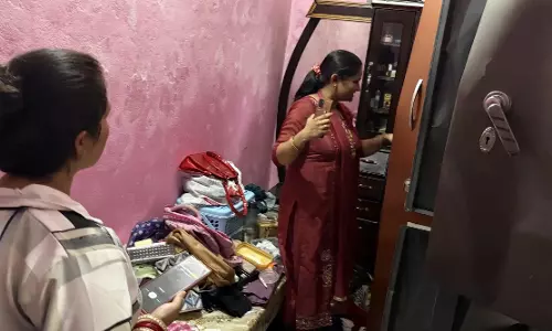 Kathua: बेखौफ चोरों ने वार्ड-14 में घर को बनाया निशाना, लाखों का माल पार Kathua: बेखौफ चोरों ने वार्ड-14 में घर को बनाया निशाना, लाखों का माल पार
