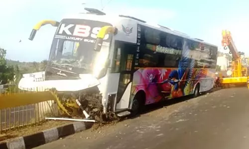 Chennai-बेंगलुरु हाईवे पर एक ही रात में सात हादसे, किसान की मौत Chennai-बेंगलुरु हाईवे पर एक ही रात में सात हादसे, किसान की मौत
