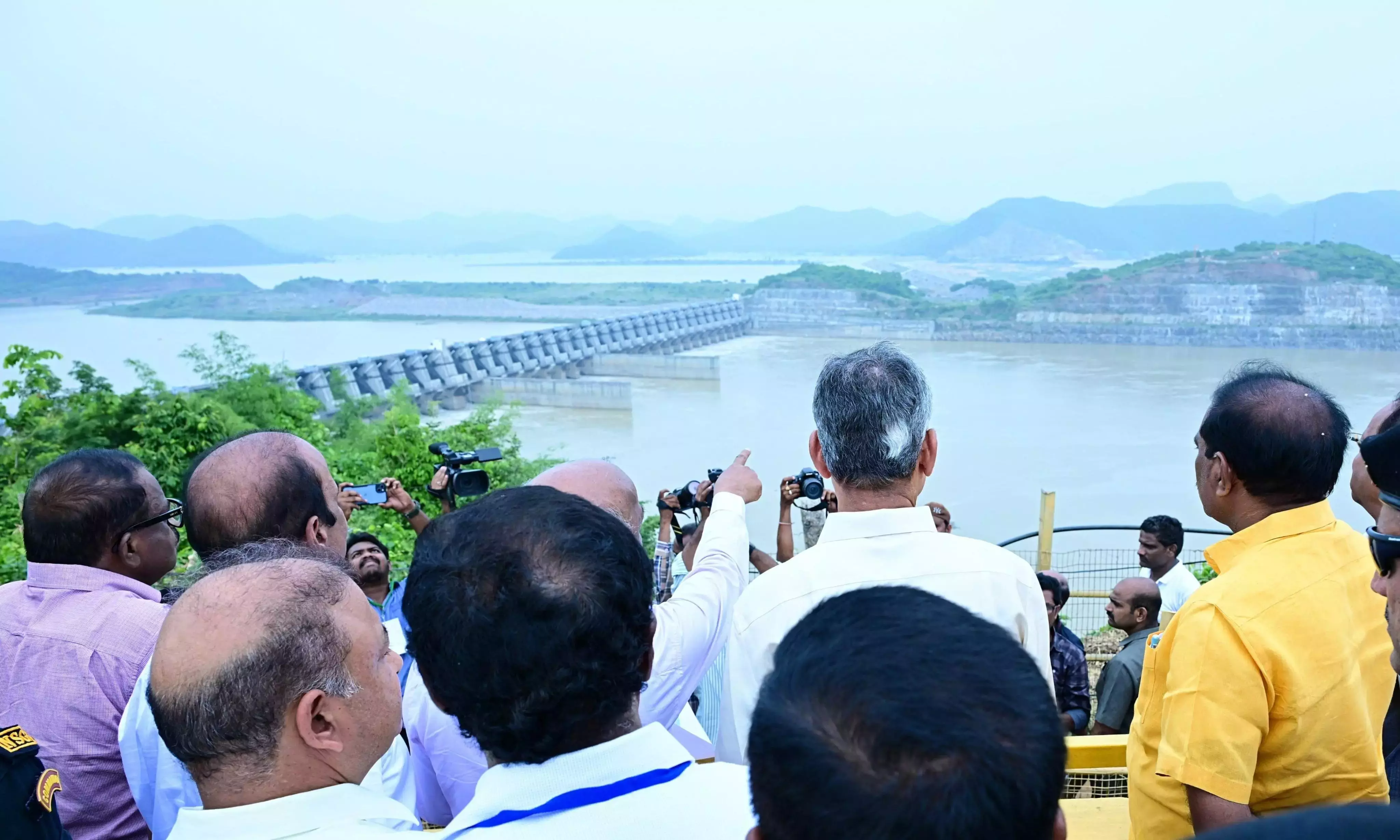 Andhra: नायडू ने पोलावरम और गोदावरी रिवरफ्रंट के लिए शानदार टूरिज़्म विज़न पेश किया