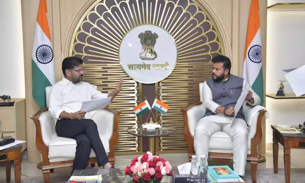 CM रेवंत ने वारंगल, आदिलाबाद में अंतरराष्ट्रीय हवाई अड्डे की मांग की CM रेवंत ने वारंगल, आदिलाबाद में अंतरराष्ट्रीय हवाई अड्डे की मांग की