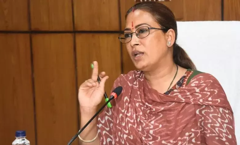 Dehradun: रेखा आर्या का बड़ा ऐलान, अस्पताल में भर्ती पीआरडी जवानों को मिलेगा मानदेय Dehradun: रेखा आर्या का बड़ा ऐलान, अस्पताल में भर्ती पीआरडी जवानों को मिलेगा मानदेय