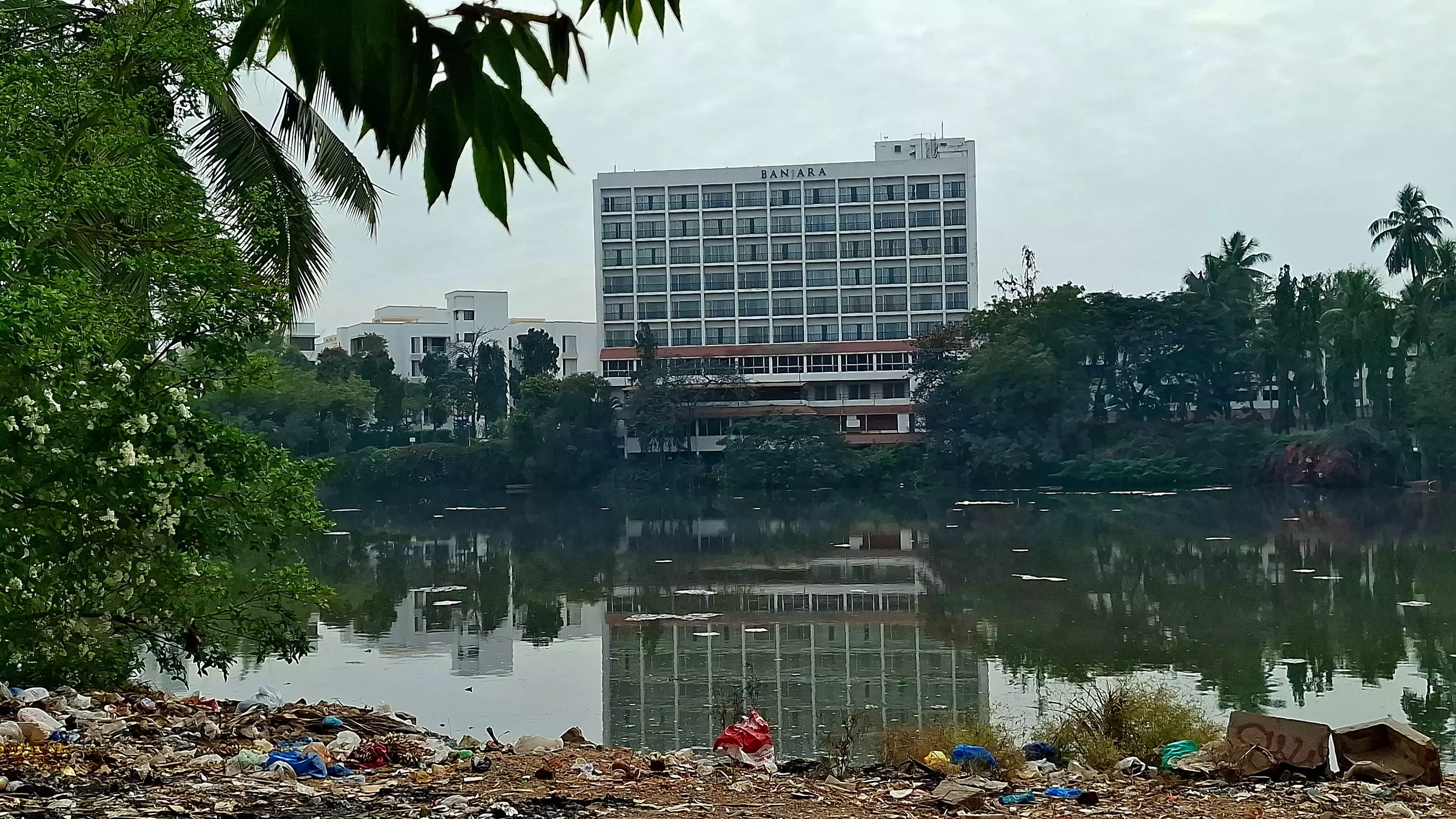 Telangana: 40 मंज़िला ऊंची इमारत बनाने के लिए मशहूर ताज बंजारा होटल को गिराया गया Telangana: 40 मंज़िला ऊंची इमारत बनाने के लिए मशहूर ताज बंजारा होटल को गिराया गया