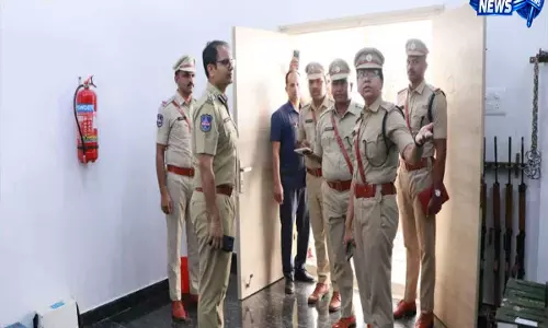 तेलंगाना में अपराध के खिलाफ बड़ा अभियान, डीआईजी ने सिद्दीपेट पुलिस को बनाया एक्शन प्लान तेलंगाना में अपराध के खिलाफ बड़ा अभियान, डीआईजी ने सिद्दीपेट पुलिस को बनाया एक्शन प्लान