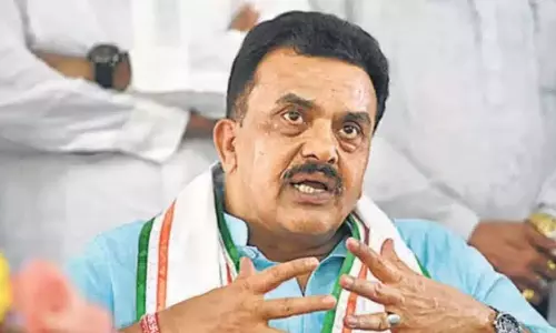 Mumbai: निरुपम का कांग्रेस और ठाकरे सेना पर हमला, जनता को भ्रमित करने का लगाया आरोप Mumbai: निरुपम का कांग्रेस और ठाकरे सेना पर हमला, जनता को भ्रमित करने का लगाया आरोप