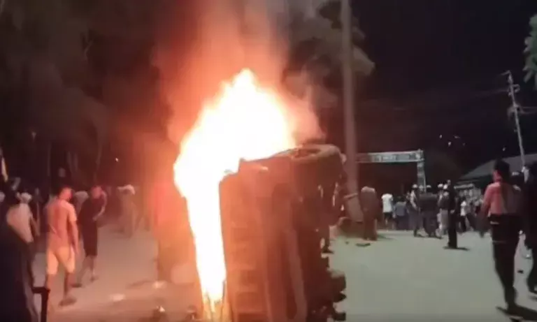 Manipur: सेनापति में असम राइफल्स कैंप के बाहर विरोध प्रदर्शन, गाड़ियों में आग लगाई गई