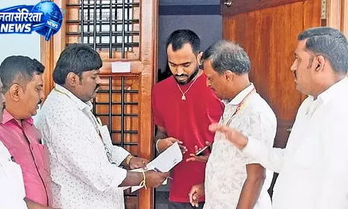 वोटर लिस्ट रिवीजन के बीच VFC पर बढ़ी भीड़ वोटर लिस्ट रिवीजन के बीच VFC पर बढ़ी भीड़