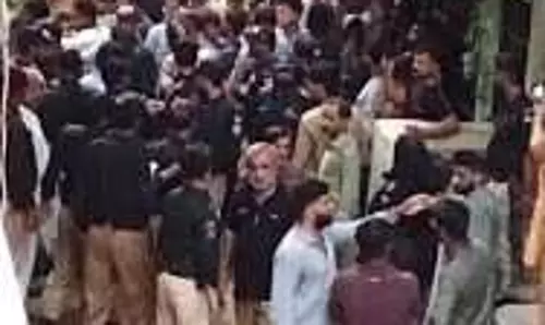 पाकिस्तान में ईशनिंदा के झूठे आरोप में फंसाए जा रहे ईसाई परिवार, मानवाधिकार संगठनों ने उठाई आवाज पाकिस्तान में ईशनिंदा के झूठे आरोप में फंसाए जा रहे ईसाई परिवार, मानवाधिकार संगठनों ने उठाई आवाज