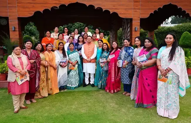 Dehradun: महिलाओं को आत्मनिर्भर बनाने की दिशा में तेजी से काम कर रही सरकार : धामी