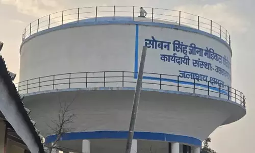 अल्मोड़ा में पेयजल टैंक पर चढ़ा युवक, एक घंटे तक चला हाई वोल्टेज ड्रामा