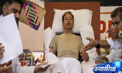 दिल्ली हाईकोर्ट में पहुंचे सोनम वांगचुक के अनशन का मामला, याचिका पर होगी सुनवाई दिल्ली हाईकोर्ट में पहुंचे सोनम वांगचुक के अनशन का मामला, याचिका पर होगी सुनवाई