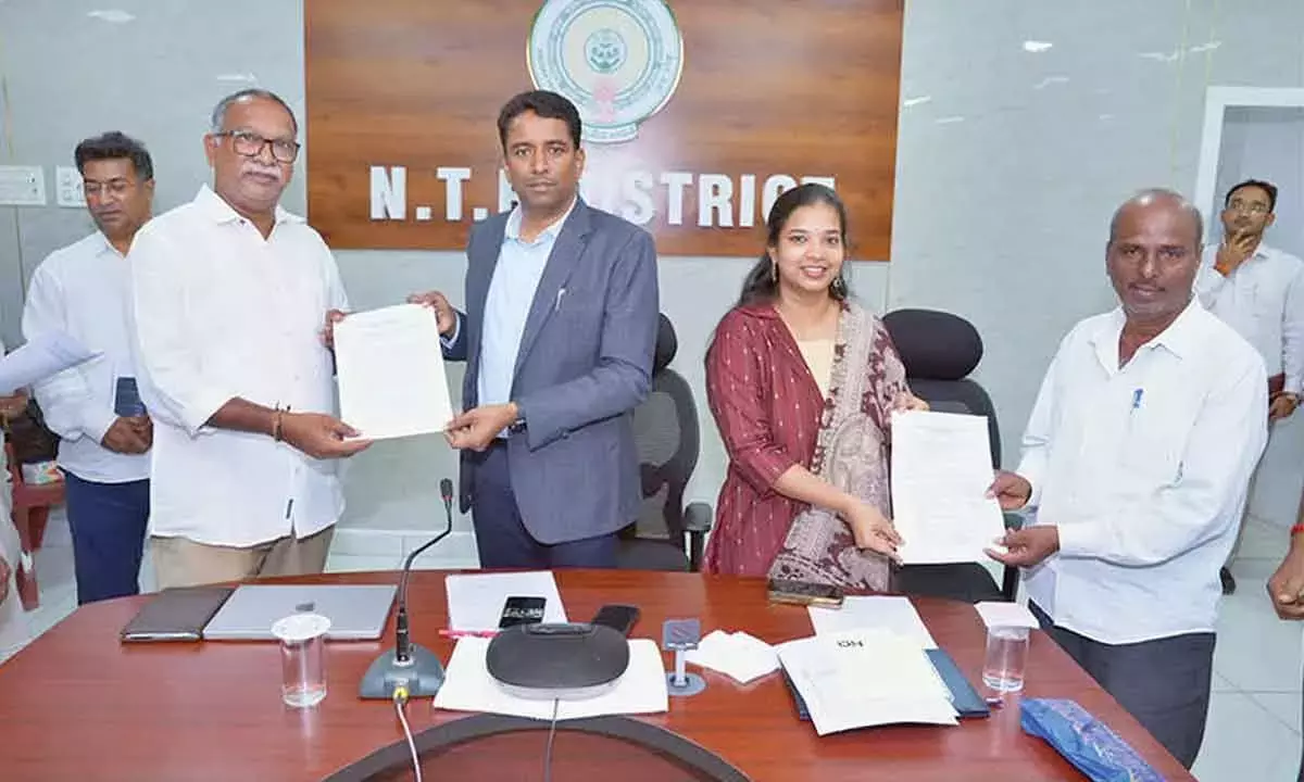 Andhra: भूमि स्वामित्व संबंधी दस्तावेज वितरित किए गए Andhra: भूमि स्वामित्व संबंधी दस्तावेज वितरित किए गए