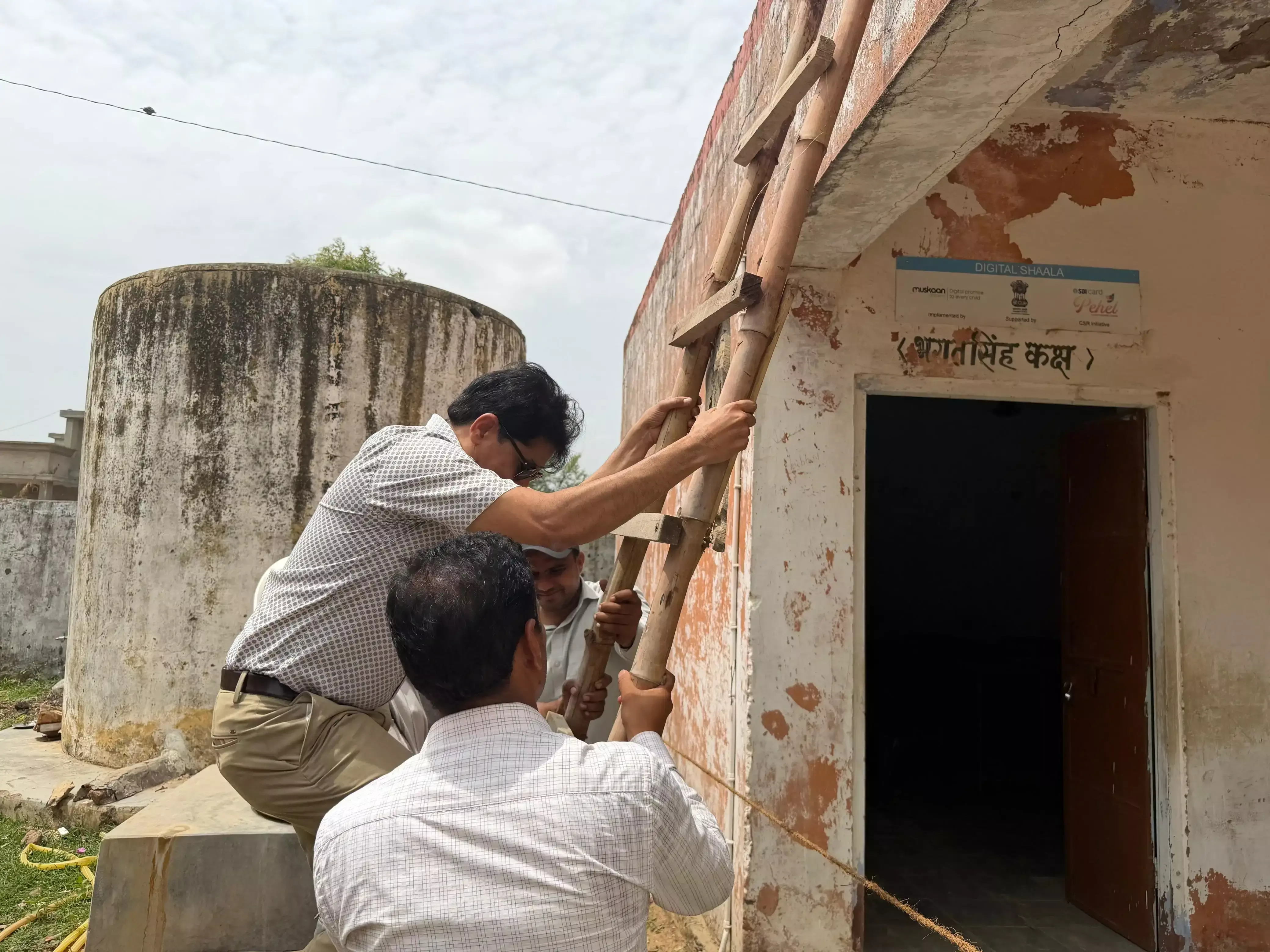 Jaipur: शैक्षणिक व्यवस्थाओं का जायजा लेने स्कूल पहुंचे अतिरिक्त मुख्य सचिव Jaipur: शैक्षणिक व्यवस्थाओं का जायजा लेने स्कूल पहुंचे अतिरिक्त मुख्य सचिव