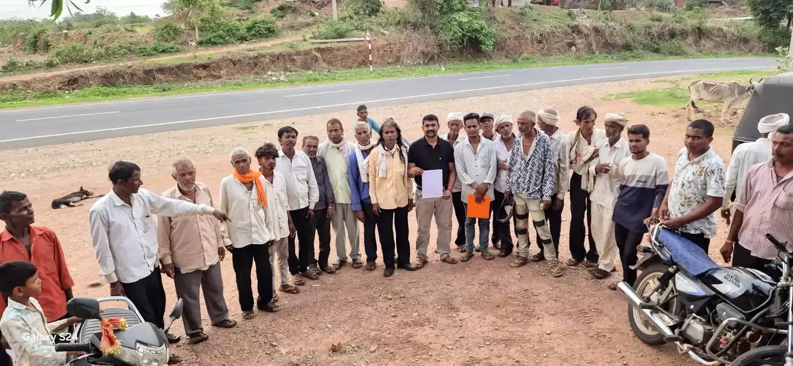 Dungarpur: पंचायत की पहल रंग लाई, स्कूल मैदान के लिए सुलझा भूमि विवाद Dungarpur: पंचायत की पहल रंग लाई, स्कूल मैदान के लिए सुलझा भूमि विवाद