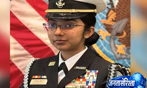 कौन हैं रिद्धि चौहान? भारतीय-अमेरिकी किशोरी ने लगभग 300 NJROTC कैडेटों का संभाला नेतृत्व कौन हैं रिद्धि चौहान? भारतीय-अमेरिकी किशोरी ने लगभग 300 NJROTC कैडेटों का संभाला नेतृत्व