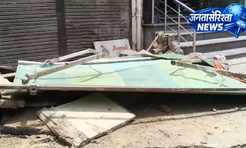 बल्लभगढ़ में बंद दुकान का जर्जर छज्जा गिरा, मलबे में दबने से दो युवकों की मौत बल्लभगढ़ में बंद दुकान का जर्जर छज्जा गिरा, मलबे में दबने से दो युवकों की मौत