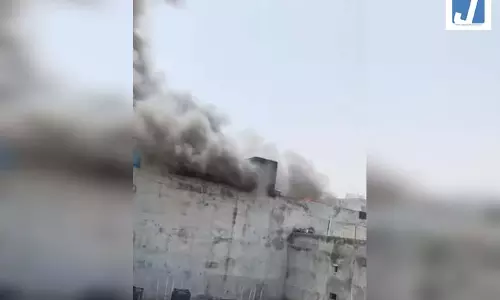 भयानक मंजर...2 की मौत, इलेक्ट्रिक बाइक में स्पार्किंग से भड़की आग भयानक मंजर...2 की मौत, इलेक्ट्रिक बाइक में स्पार्किंग से भड़की आग