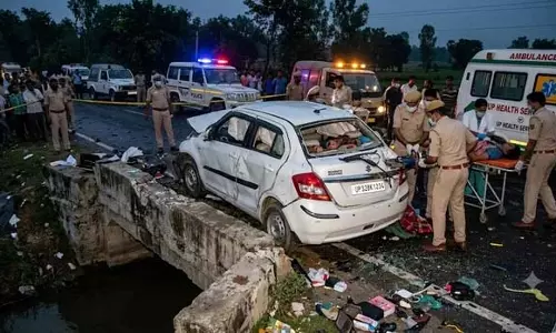 रायबरेली में भीषण सड़क हादसा, 3 की मौत रायबरेली में भीषण सड़क हादसा, 3 की मौत