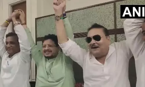 ममता को झटका, मदन मित्रा बागी गुट में शामिल ममता को झटका, मदन मित्रा बागी गुट में शामिल