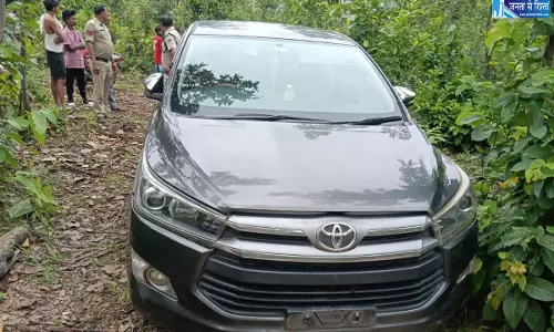 डेढ़ करोड़ का 5 क्विंटल गांजा जब्त, कार को पुलिस ने पकड़ा डेढ़ करोड़ का 5 क्विंटल गांजा जब्त, कार को पुलिस ने पकड़ा