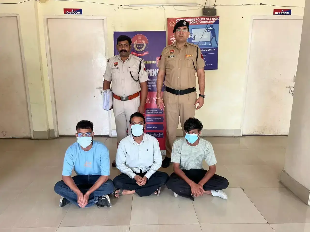 Faridabad: साइबर पुलिस की बड़ी कार्रवाई, क्रिप्टो फ्रॉड गिरोह के 10 सदस्य गिरफ्तार Faridabad: साइबर पुलिस की बड़ी कार्रवाई, क्रिप्टो फ्रॉड गिरोह के 10 सदस्य गिरफ्तार