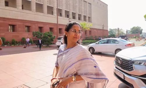 एनसीपी (एसपी) के परिसीमन बिल का समर्थन करने और एनडीए में शामिल होने की अफवाहें बेबुनियाद: सुप्रिया सुले एनसीपी (एसपी) के परिसीमन बिल का समर्थन करने और एनडीए में शामिल होने की अफवाहें बेबुनियाद: सुप्रिया सुले