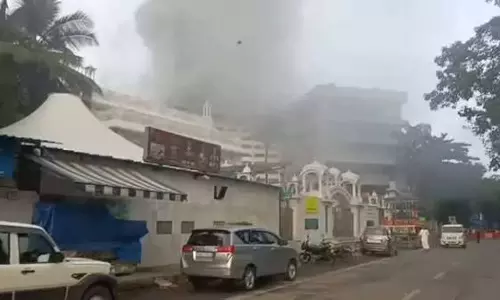 Mumbai: डालमिया स्कूल में आग लगने से मचा हड़कंप, बड़ा हादसा टला Mumbai: डालमिया स्कूल में आग लगने से मचा हड़कंप, बड़ा हादसा टला